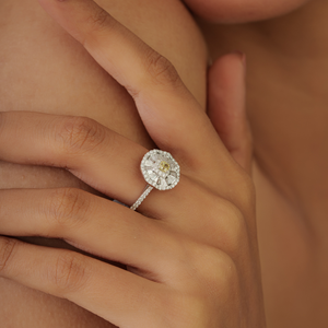 Anillo de Compromiso con Diamantes Naturales Brillantes, Diseño Exquisito, Hecho a Mano, Oro Blanco de 18K, Joyería Nueva - Product Image 4