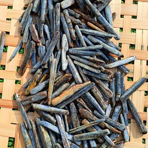 Tranche de Kyanite Bleue Naturelle Faite à la Main, Pierre Brute pour Reiki, Méditation, Guérison Énergétique, Décoration, Vente en Gros - Product Image 5