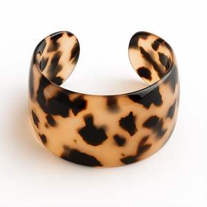 Bracelet en résine à imprimé léopard personnalisé pour femmes, style vintage décontracté, accessoires de mode pour femmes par Universal Overseas - Product Image 1