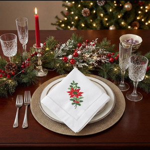 Serviettes de table en coton brodées personnalisées avec motif Poinsettia, ourlet festonné, durables, lavables en machine, pour événements domestiques et Noël, vente en gros - Product Image 1