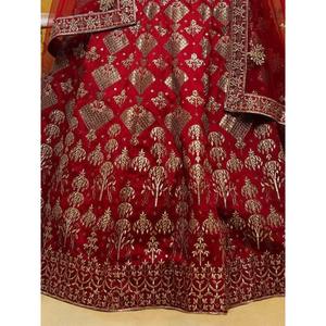 Hermoso rojo bordado de seda de la boda del novio desgaste Lehenga Choli con Dupatta - Product Image 1