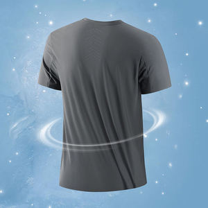 Nouveau T-shirt de sport pour homme en nylon respirant, personnalisé avec logo, compression, idéal pour la course, le football et l'entraînement estival, style décontracté et luxueux. - Product Image 5