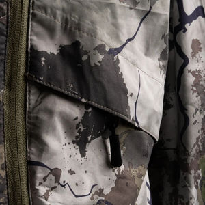 เสื้อแจ็คเก็ตยุทธวิธีแบบยูนิเซ็กซ์ คุณภาพสูง ปรับแต่งได้ ผลิตจากผ้าฝ้ายโพลีเอสเตอร์ 100% สไตล์ลำลองสีพื้น สำหรับฤดูหนาว พร้อมปักโลโก้ - Product Image 4