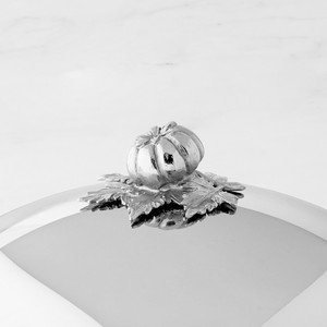 Calentador de Comida Redondo de Acero Inoxidable con Acabado Martillado Plateado de Lujo y Tapa con Motivo de Frutas para Bodas y Catering en el Medio Oriente - Product Image 4