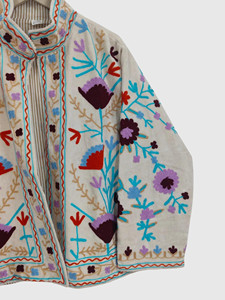 Veste à col mandarin brodée à la main avec des motifs floraux, manches longues, en coton, pour femmes, taille plus, style Prairie Chic, à porter au printemps - Product Image 3