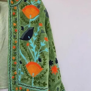 Chaqueta de Terciopelo Suzani Bordada a Mano, Chaqueta Corta Boho Floral para Mujer, Ropa de Abrigo Otoñal, Producto de Alta Gama al por Mayor - Product Image 2