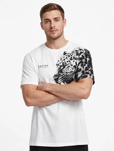 ONETEN APPAREL เสื้อยืดแขนสั้นผู้ชายสีขาวคอกลมทรงปกติพิมพ์ลายเสือดำ - Product Image 5