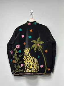 Chaqueta de terciopelo negro para mujer, bordada con motivos de tigre y flores, estilo bohemio, con cuello alto y manga larga, para otoño. - Product Image 5