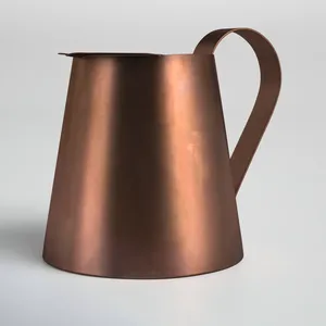 Pichet Minimaliste en Acier Inoxydable – Vaisselle Moderne, Carafe de Service au Design Élégant pour Usage Quotidien - Product Image 4