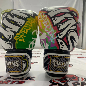 นวมชกมวยไทยแบบตีนตุ๊กแก รุ่น New Twins หลายสี หนังวัวแท้ 100% - Product Image 1