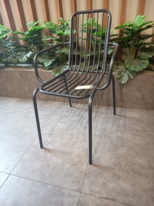 Silla de Jardín Metálica Minimalista, Muebles de Exterior con Estructura Resistente, Patas Cónicas, Acero con Recubrimiento en Polvo, Silla de Patio - Product Image 4