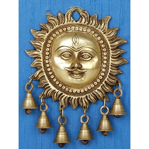 15 \ "Lord Surya Escultura de latón Decoración colgante de pared Madera enmarcada con campanas colgantes - Product Image 2