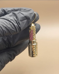 Colgante de Labial Iced Out, Colgante de Hip Hop Inspirado en el Maquillaje, Rubí Rosa, Joyería Hip Hop Personalizada, Colgante de Plata Bicolor 925 - Product Image 6