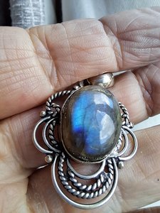 Pendentif vintage en argent sterling et labradorite, bijou artisanal en pierre précieuse, design élégant pour femme, vente en gros, export - Product Image 4