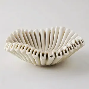 Elegante Plato de Servir de Mármol con Diseño Tradicional en Forma de Flor, 100% Hecho a Mano, Refleja la Arte Atemporal, para Hogares de Lujo Refinado - Product Image 1