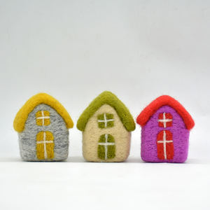 Casas de Fieltro Personalizadas, Adornos Navideños Pequeños Hechos a Mano con Agujas, Decoraciones Navideñas de Lana al por Mayor para Chimenea y Árbol - Product Image 1