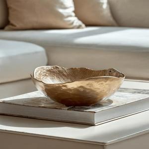 Bol décoratif en métal fait main, design moderne poli, couleur or, pour la décoration de la maison, présentoir de fruits, prix abordable - Product Image 1