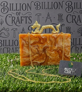 Pochette de soirée de luxe en résine colorée avec poignée dragon, design perlé et chaîne, sac à main de mariée pour mariage et soirée - Product Image 2