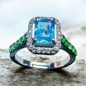 Anillo de cóctel con topacio de corte esmeralda, halo de diamantes pavé y banda de piedras preciosas verdes en plata 925 para mujer, joyería de lujo para compromiso. - Product Image 6