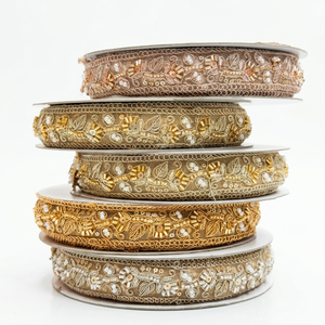 Dentelle brodée de paillettes vintage écologiques aux couleurs métalliques pour vêtements, accessoires, artisanat, décoration et créations originales - Product Image 1