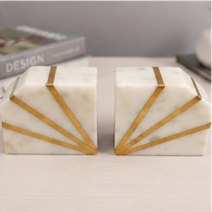 Sujetalibros Modernos de Mármol, Forma Rectangular, Banswara / Incrustaciones de Latón, Diseño Geométrico, Escultura Decorativa para el Hogar - Product Image 1