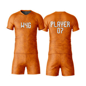 Ensembles d'uniformes de football personnalisés pour hommes, écologiques, 100 % polyester, antibactériens, respirants, à séchage rapide et extensibles - Product Image 1