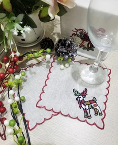 Serviettes de cocktail de Noël personnalisées brodées rennes, bordure rouge, sous-verres en lin naturel réutilisables pour événements domestiques et bars - Vente en gros - Product Image 5