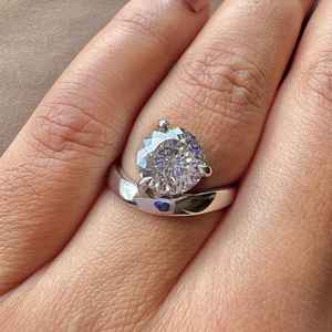 Anillo de Compromiso con Diamante Cultivado en Laboratorio de Primera Calidad, Corte Portugués Redondo de 3.02CT, Unisex, Oro Blanco de 14K, Joyería Fina Moderna para Novia - Product Image 2