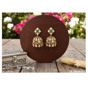 Pendientes Festivos con Acabado Antiguo para la Recepción de Haldi y Mehendi, Pendientes Elegantes para Bodas con un Look de Novia Impresionante - Product Image 1