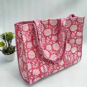Sac fourre-tout léger en coton matelassé rose fait main pour femmes indiennes, sac de marché réutilisable, sac fourre-tout bohème à motifs floraux - Product Image 5