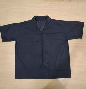 Chaqueta de Barbero Profesional Impermeable - Bata Transpirable para Estilistas de Cabello y Salones de Belleza para Hombres y Mujeres - Product Image 4