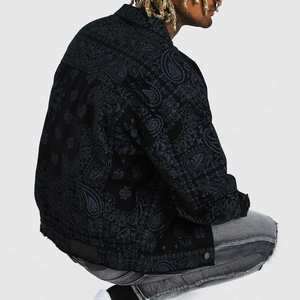 Veste en jean pour homme de qualité supérieure, style hip-hop, col montant, déchirée sur le devant, broderies et patchs entièrement personnalisables - Product Image 3