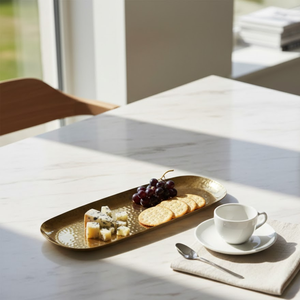 Plateau de service en métal doré texturé de qualité supérieure |   Plateau décoratif multifonction élégant pour la salle à manger, la table basse, la cuisine et la maison - Product Image 2