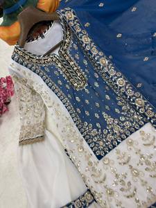 Realza la Belleza de tu Armario con este Conjunto de Salwar Kameez Tradicional para Bodas, Recién Lanzado, en Faux Georgette de Secado Rápido - Product Image 4