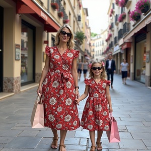 Robe portefeuille tissée naturelle à manches flottantes pour femmes avec un design élégant et lavable en machine. - Product Image 4