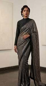 Sari en Georgette avec travail de sequins pour occasions spéciales, accompagné d'un chemisier en satin de Bangalore - Product Image 1
