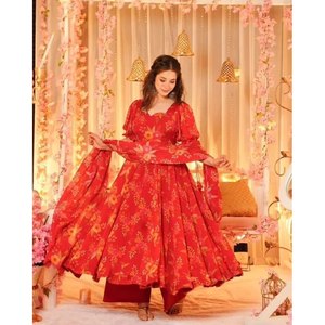 Hermoso conjunto de traje de fiesta para mujer con bata inferior y Dupatta Aspecto elegante y elegante - Product Image 1