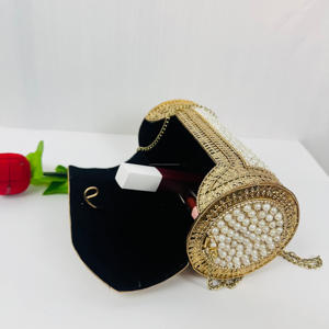 Elegante Bolso de Mano de Metal Chapado en Oro Pulido de Estilo Antiguo Moderno, con Intrincados Detalles de Cuentas, Cuentas de Perlas Blancas, Diseño de Cierre de Solapa, Escultura - Product Image 6