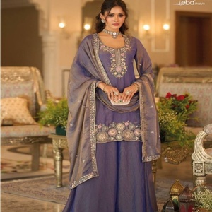 Conjunto de Traje y Pantalón Plazzo de Manga 3/4 de Calidad Premium con Bordados y Detalles de Piel, Colección de Compras en Línea, Moda Femenina India - Product Image 1