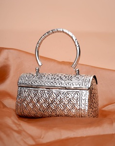 Sac à main de luxe vintage en métal God Grace Craft pour femme, gravé argenté, fait main, personnalisable, pour soirée, mariage, fête, cadeau - Product Image 1