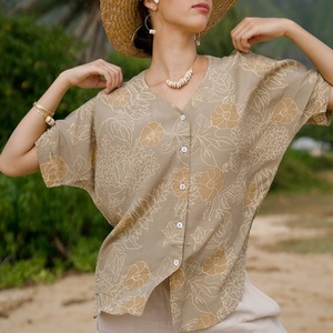 Camisa de Manga Corta con Botones y Cuello Redondo con Estampado Hawaiano de Diseño Exclusivo, Hecha a Medida, Tejido de Lino Suave al Tacto, Corte Holgado - Product Image 4