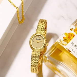 Montre de luxe pour femme en acier inoxydable à quartz, boîtier ovale, cadran en cristal, style rétro, dorée, résistante à l'eau 3 ATM, tendance influenceur - Product Image 5