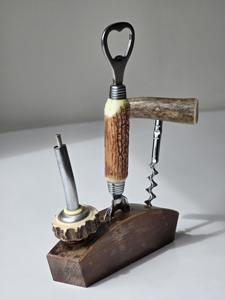 Juego de herramientas de barra estilo clásico con mango de asta de ciervo y soporte de madera, perfecto para decoración de bares domésticos y exhibición de coleccionistas, de la India. - Product Image 2