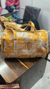 Nouvel Arrivage Sac de Voyage Bohème Matelassé pour Femme Fait Main avec Motif Imprimé au Bloc Personnalisé en Toile de Coton et Poignée en Corde - Product Image 2