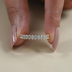 Anillo de Compromiso Minimalista ROYAL SAGA de Plata 925 Chapado en Oro con Diamantes CZ de Media Eternidad, Corte Ovalado, Joyería Fina para Mujer - Product Image 1