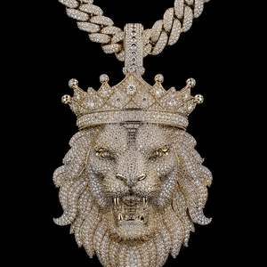 Colgante de Lujo S925 con Corona de León, Chapado en Oro de 18K, Moissanita con Engaste de Bisel, Corte Brillante, Joyería Unisex con Temática Animal para Fiestas - Product Image 4