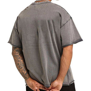 เสื้อยืดผู้ชายดีไซน์ลำลองทรงโอเวอร์ไซส์ ผ้าฝ้าย 100% สกรีนโลโก้ได้ สไตล์วินเทจ ทำสีซีดแบบดิสเทรส คุณภาพสูง เนื้อผ้าบางเบา สีพื้น - Product Image 2