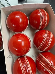 Pelota de Cricket de Cuero Roja Resistente al Por Mayor, 156 g, Pelota Especial para Partidos, Logotipo Personalizado, Suministro Directo de Fábrica - Product Image 3