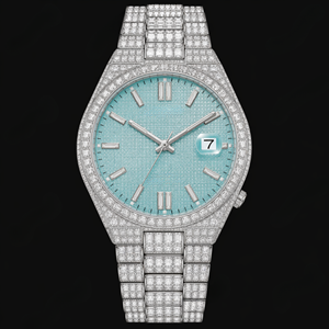 Montre de luxe bleu glace entièrement pavée de diamants, montre-bracelet argentée avec affichage de la date, design d'accessoire de poignet imposant - Product Image 1