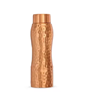 Bouteille d'eau en cuivre hexagonale en forme de nid d'abeille, texture géométrique en relief, bouteille à boire ayurvédique réutilisable, design haut de gamme - Product Image 2